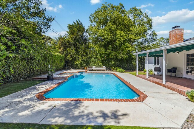 Building Photo - 23020 Haynes St