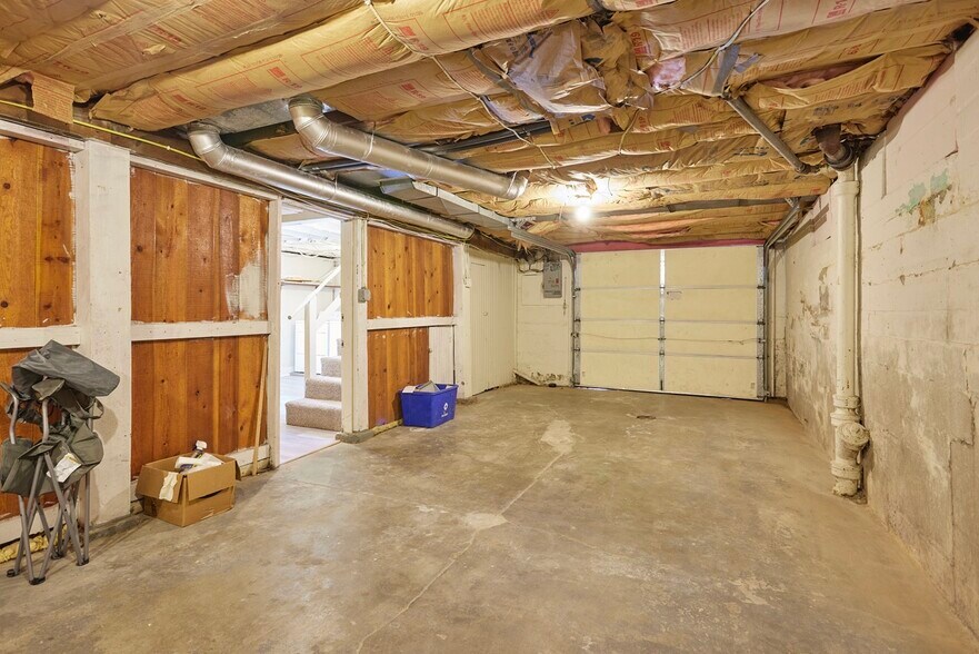 Building Photo - 208 S Clark St
