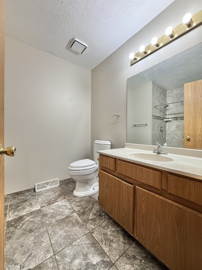 Building Photo - 14135 De La Tour Dr