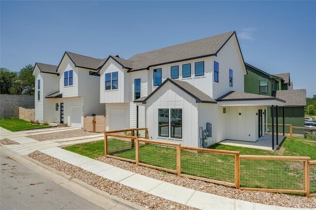 Building Photo - 2725 Bristol Dr
