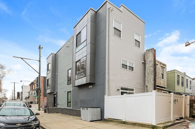 Building Photo - 1400 S 24th St