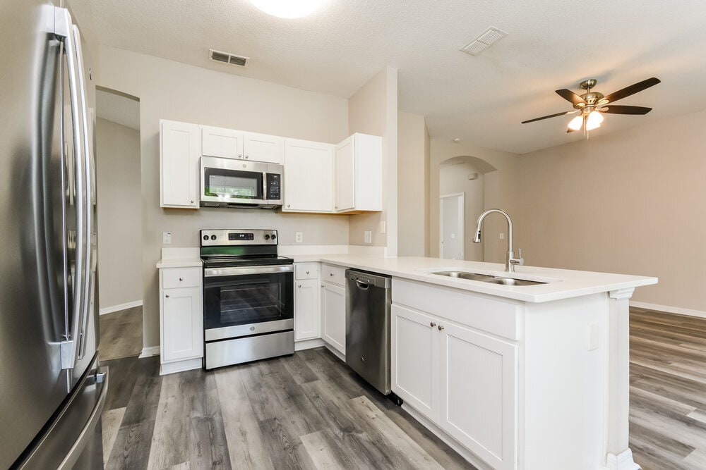 Building Photo - 556 Pinehurst Cove