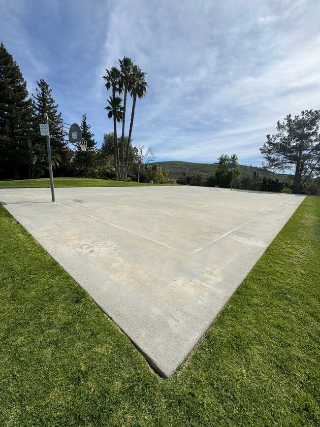 Building Photo - Comfort and Community in Thousand Oaks