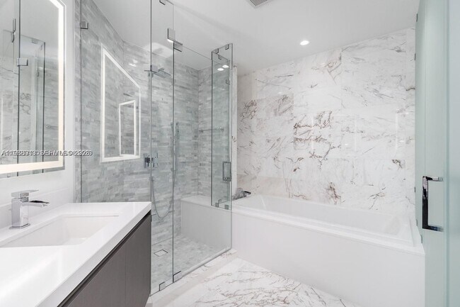 Building Photo - 851 NE 1st Ave