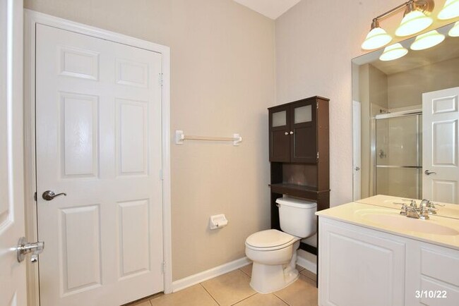 Building Photo - Spacious 2/3.5 Corner Unit Townhome with a...