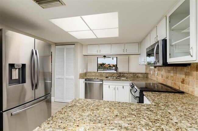 Building Photo - 2775 Kipps Colony Dr S