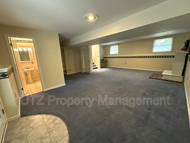 Building Photo - 656 Alpine Ln