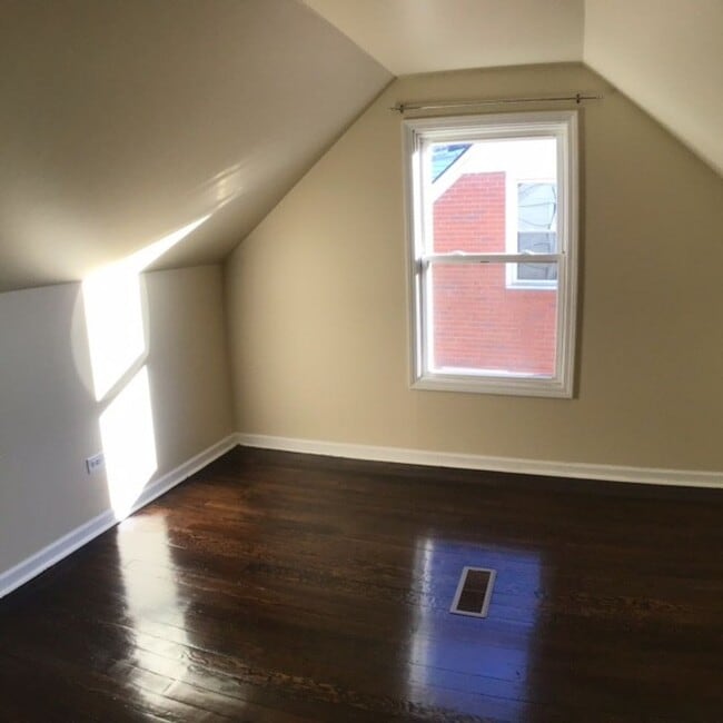 Building Photo - Beautiful 4 bedroom house in great Dolton ...