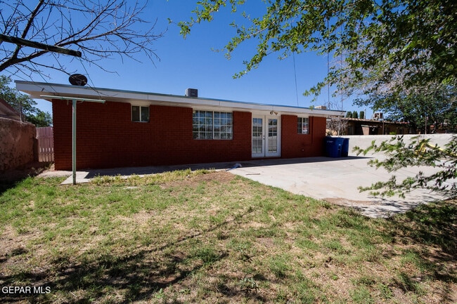 Building Photo - 5729 Waldorf Dr