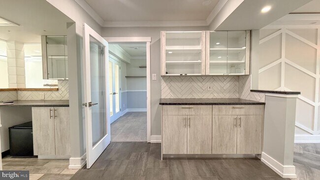 Building Photo - 10 Cedarbrook Dr