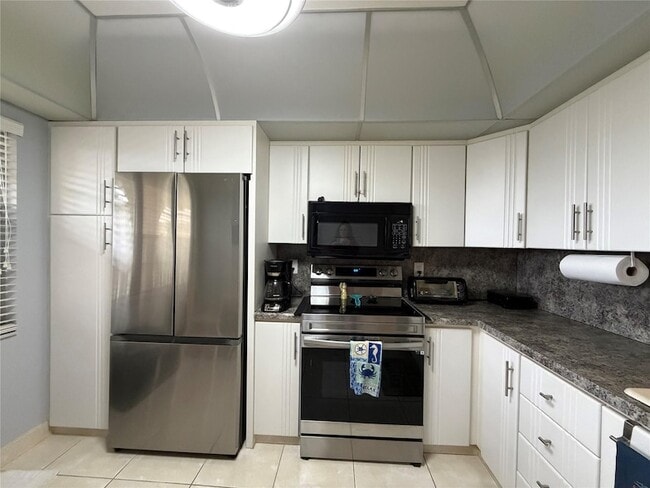 Building Photo - 2304 Lucaya Ln