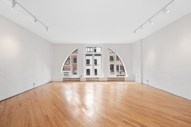Building Photo - Desirable & Rare Tribeca Live/Work Loft!