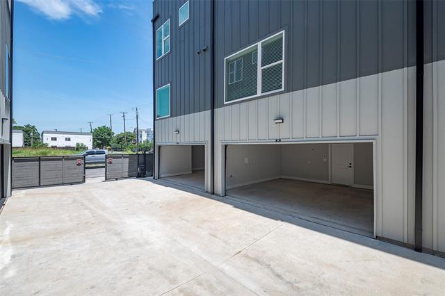 Building Photo - 1423 N Carroll Ave