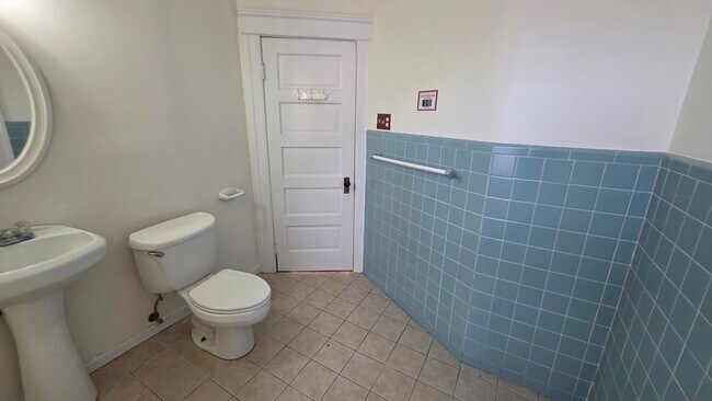 Building Photo - 46 Wachusett St