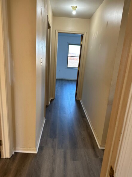 Building Photo - 235 Vista Dr