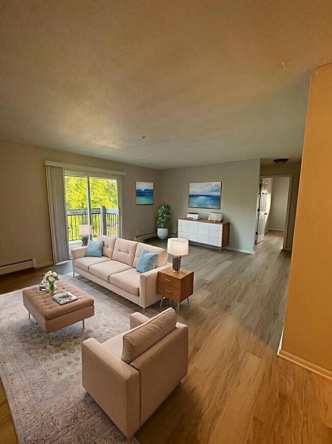 Building Photo - 2 Bed 1 Bath – $766 Effective Rent w/ Move-In Special