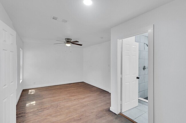 Building Photo - 6124 Sundown Dr