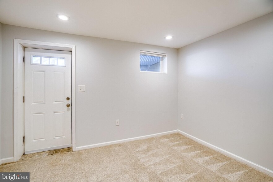 Building Photo - 4214 Gault Pl NE