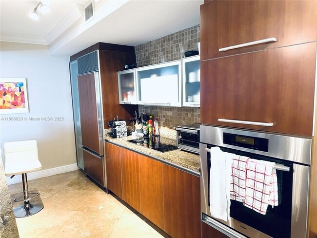 Building Photo - 17201 Collins Ave