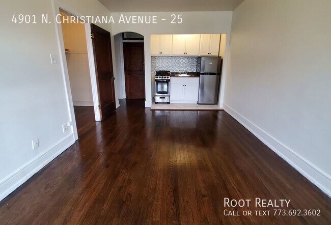 Building Photo - East Albany Park - Updated Top-Floor Studi...