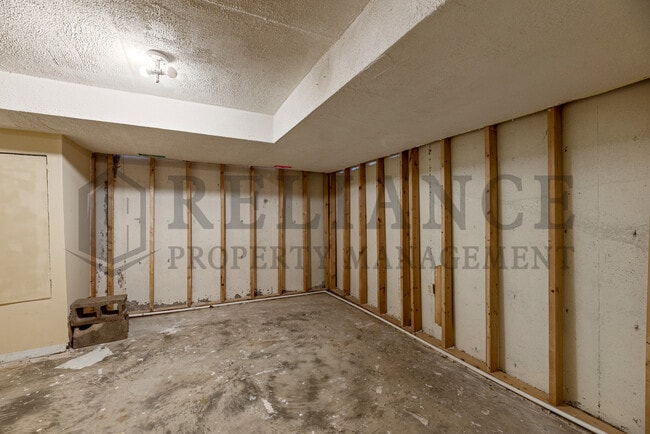 Building Photo - 1440 Community Dr