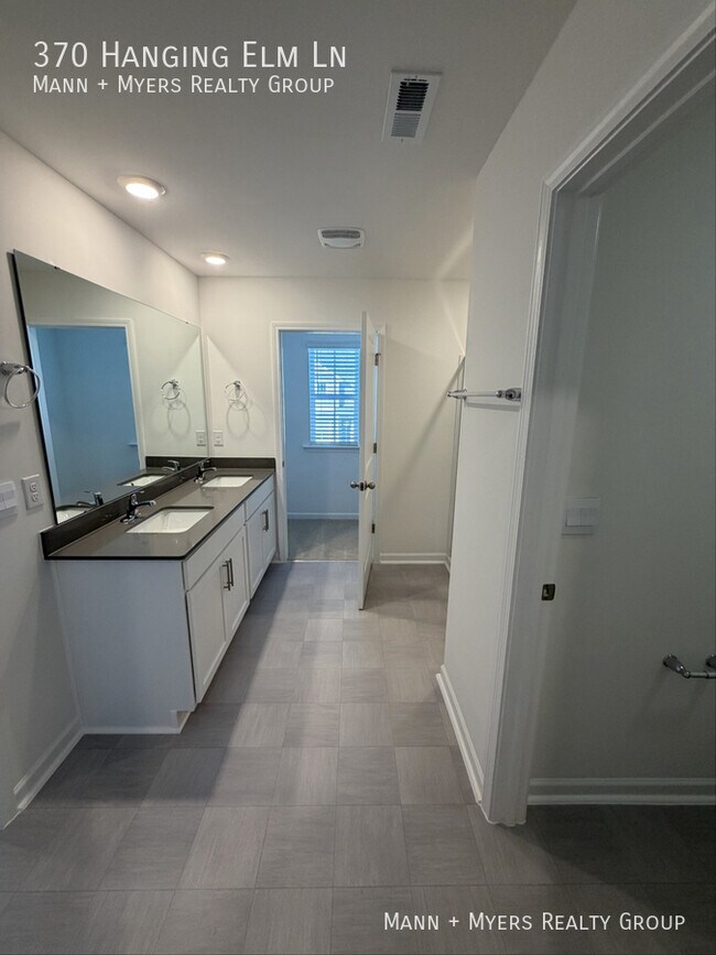 Building Photo - 370 Hanging Elm Ln