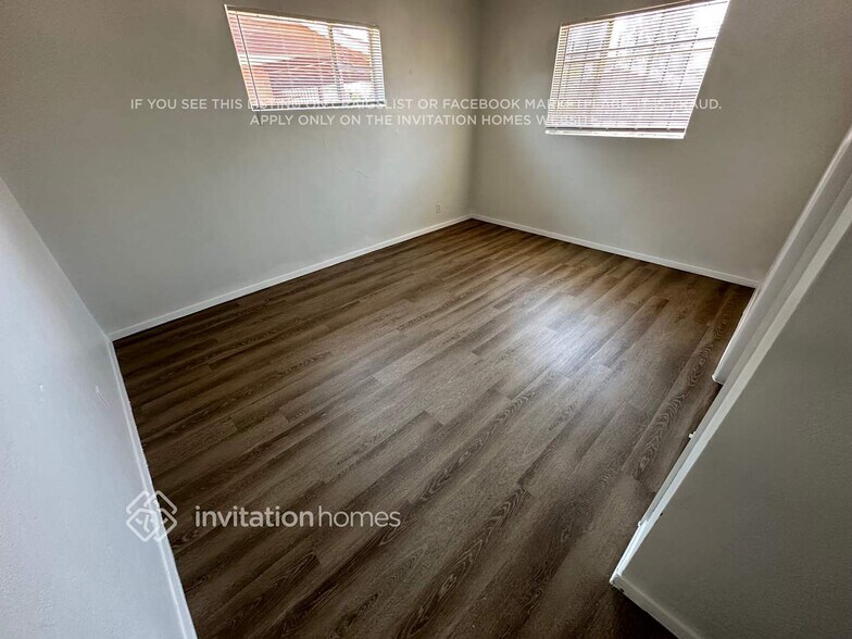 Building Photo - 1831 N 35th Pl