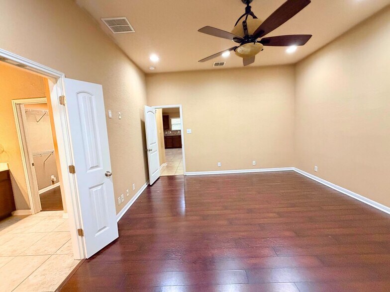 Building Photo - 5627 Cypress Dawn