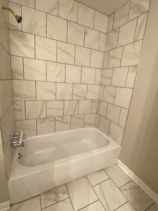 Building Photo - 3 bed, 2 bath near Yale and Raleigh Millington