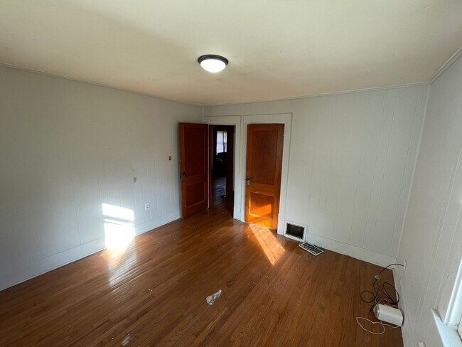 Building Photo - 1501 S Spring St