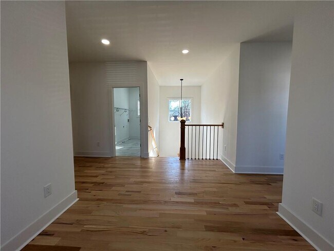 Building Photo - 73 Whitefoord Ave SE