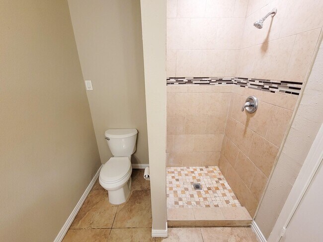 Building Photo - 10010 Sagecanyon Dr