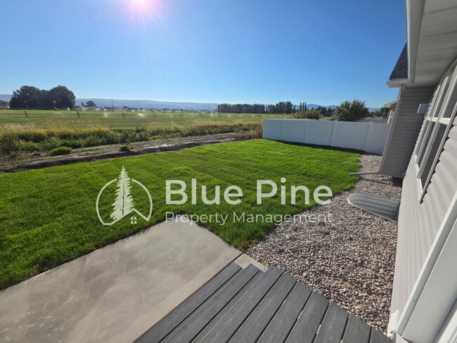 Building Photo - 4589 Blackstone Dr