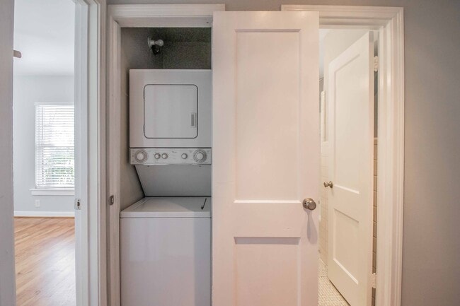 Building Photo - CHARMING 2 Bedroom, 1 Bathroom Arlington H...