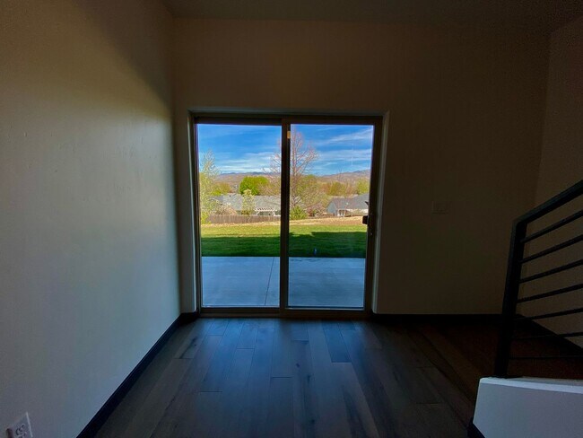Building Photo - Close to Micron, 3 Bedroom 3 bath w/ a Million Dollar View!