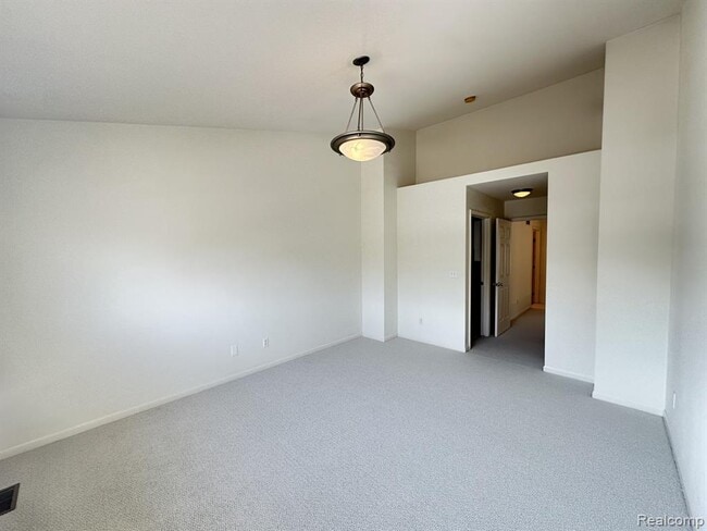 Building Photo - 149 S Vista