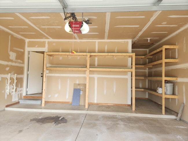 Building Photo - 4051 Sarah Ann Dr