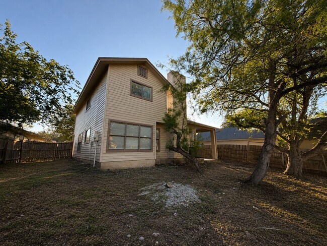 Building Photo - Completely updated Ventura beauty with over 2,000 square feet, TWO living areas, and a downstairs...