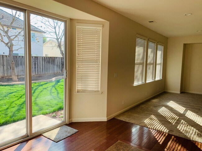 Building Photo - Coming up FOR SALE! Like New Super clean 3/2 West Fresno single story in Central Unified