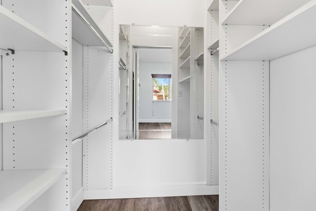 Building Photo - Beautiful Condo