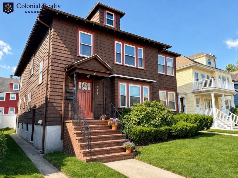 Building Photo - 332 Belmont St