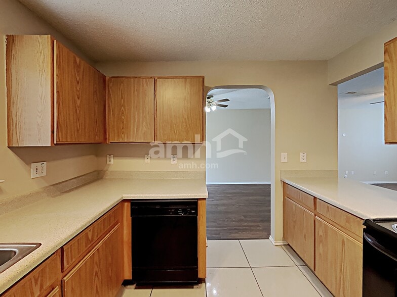 Building Photo - 11011 Victors Hl