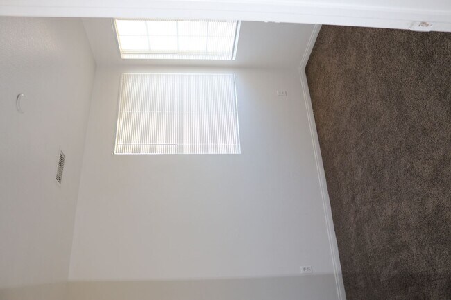 Building Photo - Spacious 4-Bedroom Home in North Fontana –...