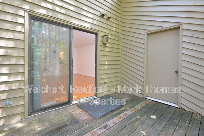 Building Photo - 111 Twisted Oak Pl