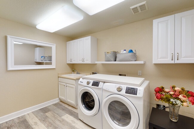 Building Photo - 15955 Golden Eye Ct