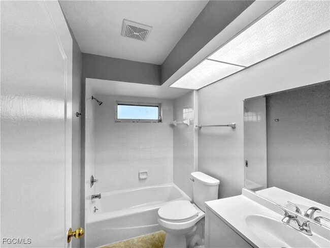 Building Photo - 5823 Buchanan Rd