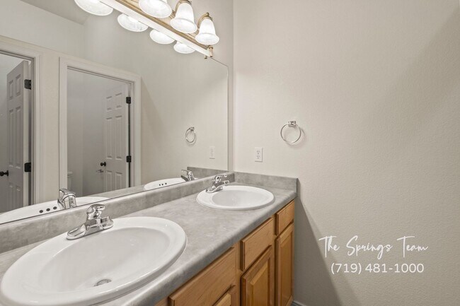 Building Photo - Pinnacle at Cheyenne Mountain Townhome wit...