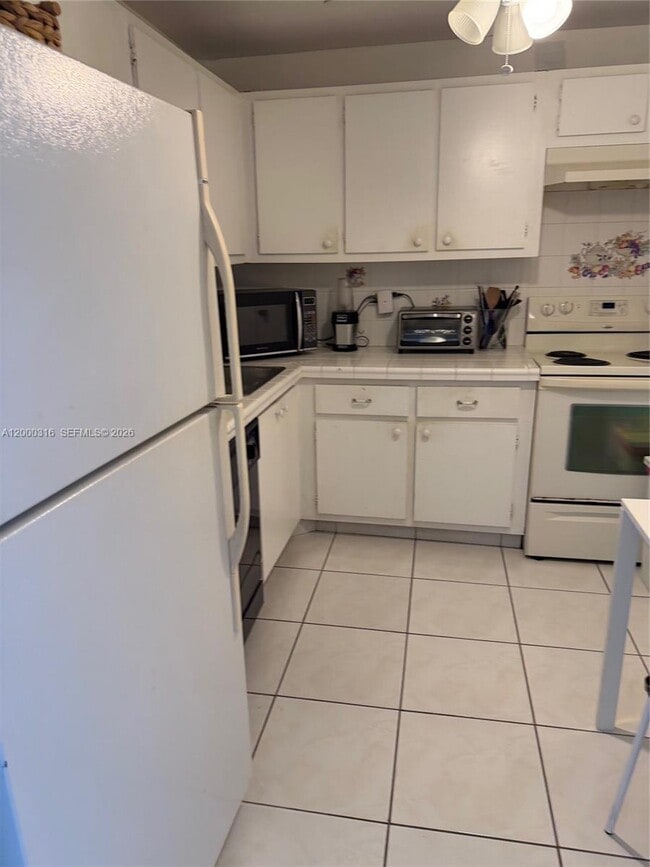 Building Photo - 401 Golden Isles Dr