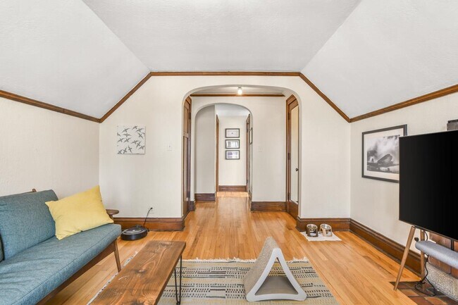 Building Photo - 1319 Rutledge St