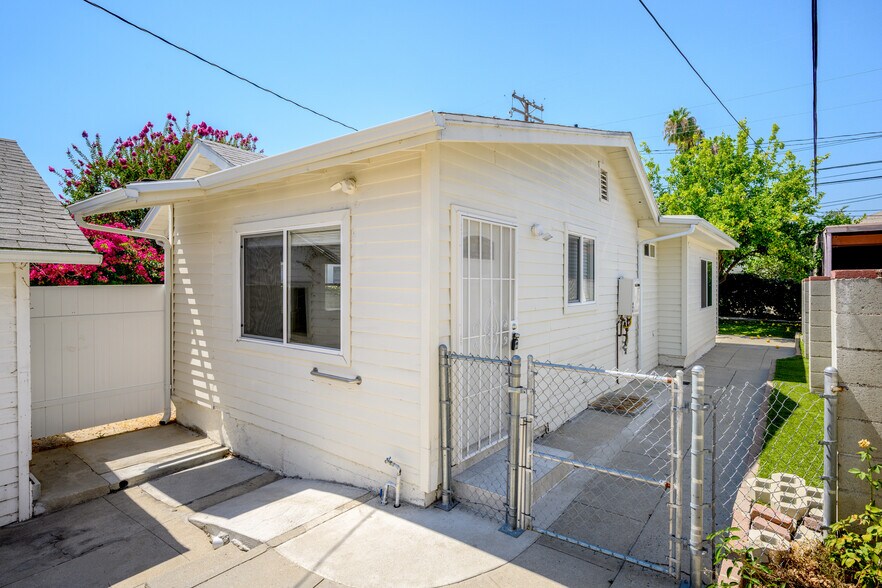 Primary Photo - 1159 Western Ave